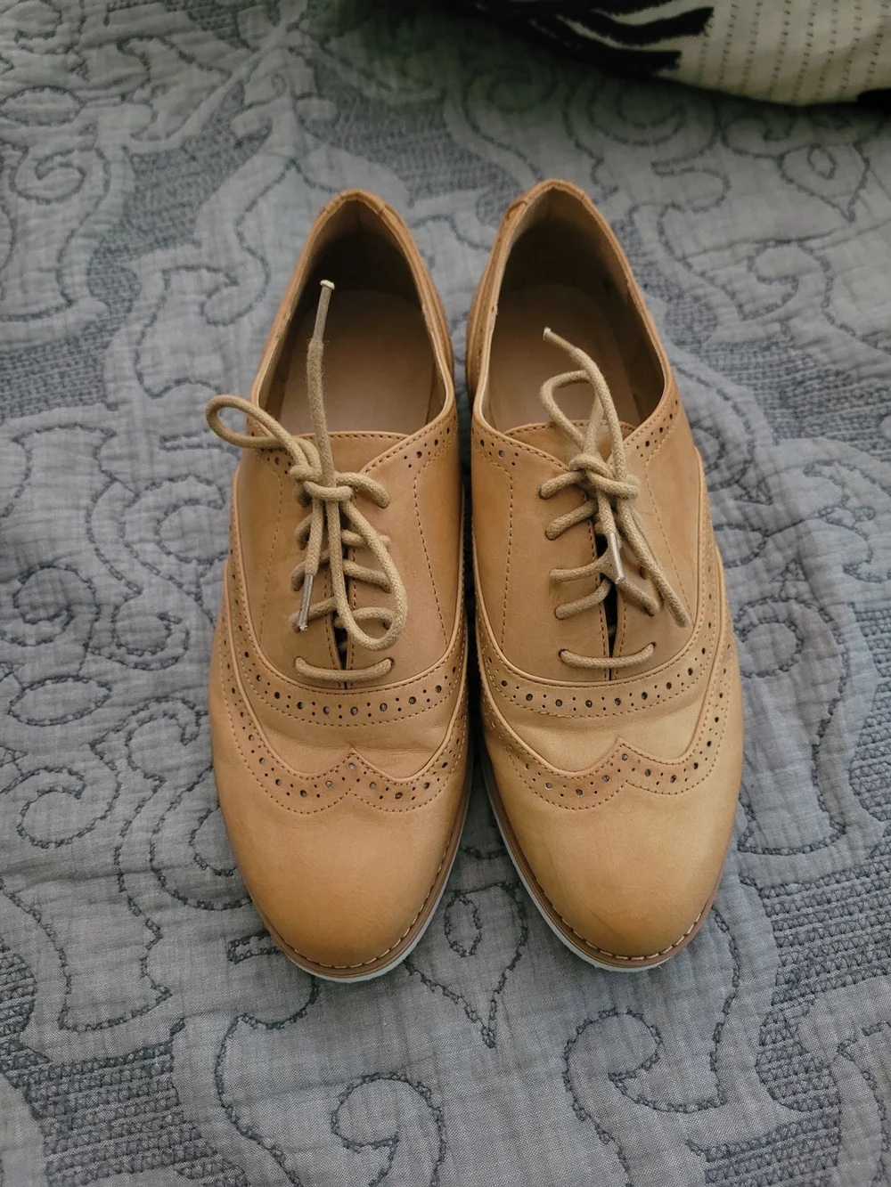 Tan Women's Wingtip Oxford Lace-Up Shoes